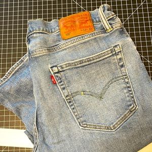 Levi’s faded blue wash 502s. Great condition. Slight stretch. 33 x 32